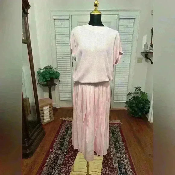 Vintage 1980s  sweater set and skirt - Picture 2 of 8